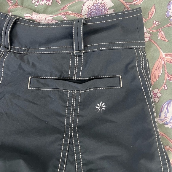 Athleta pleated skort dark gray with white contrast size small with back pockets - Picture 4 of 10